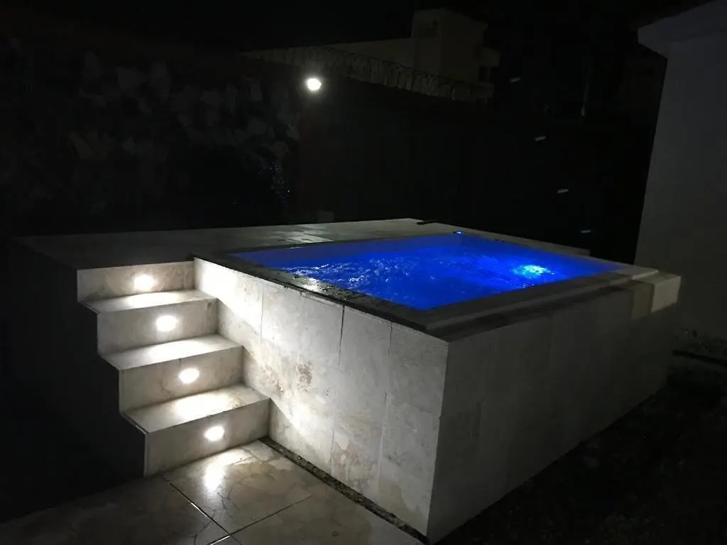 Beautiful Villa In בוקה צ'יקה